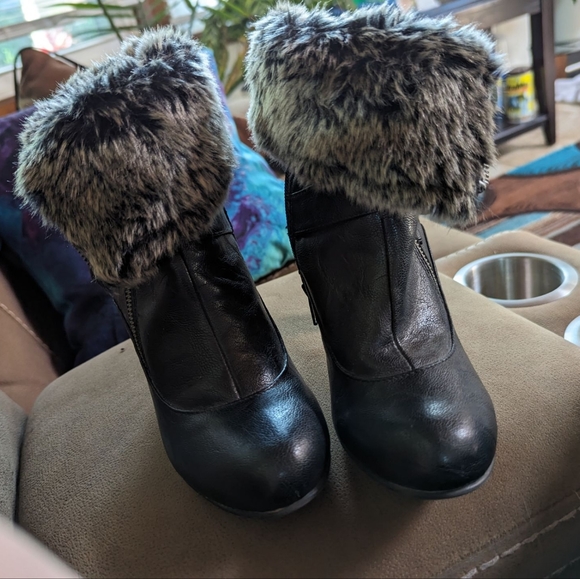 Size 6.5 Fuzzy faux fur merona heeled ankle boots - Picture 2 of 3